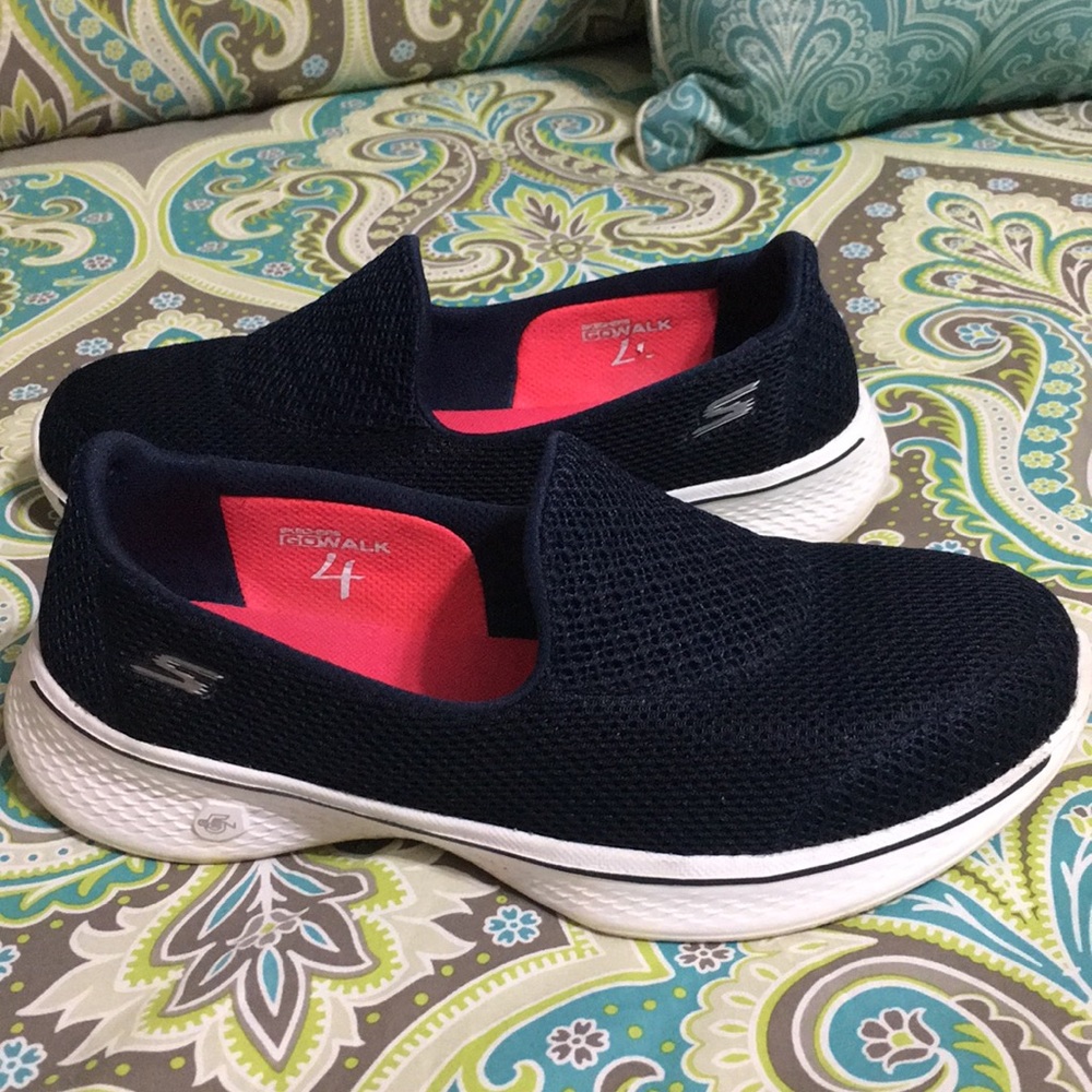 Skechers shoes size 7 worn like 3 times